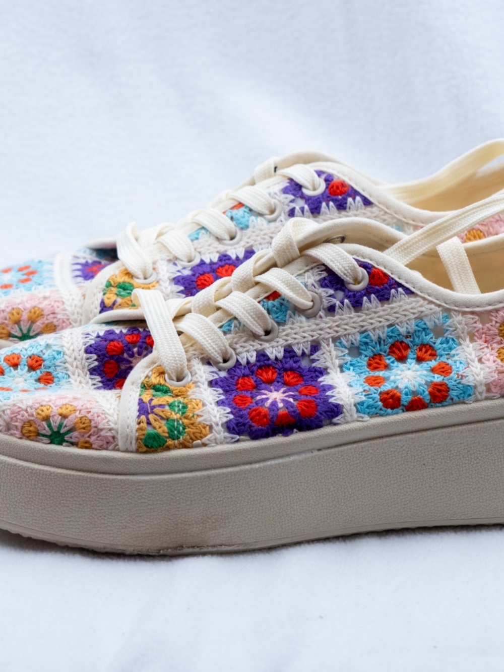 Dirty Laundry Crochet Platform Sneakers Multicolor Boho Embroidered Shoes sz 8